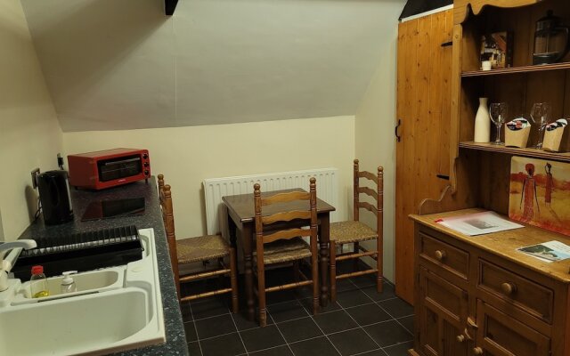 17th-century One Bed Studio With Parking & Garden!