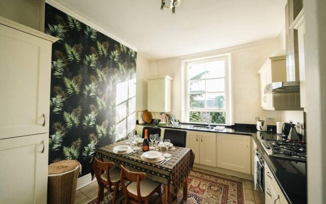 Stylish 2 Bedroom Flat in Camden Town