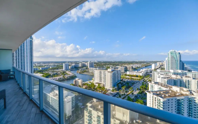 Oceanfront Luxe: Beach Condo