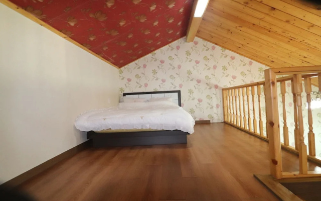 Gyeongju Raspberry Pension