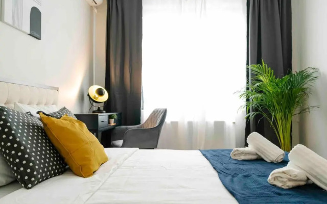 Sunny 2BR Flat-Top Location-Amazing Views