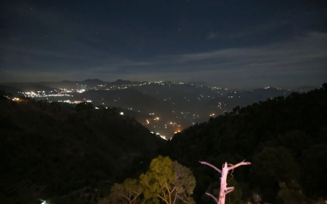 OYO 12324 Home Luxury 2BHK Kasauli