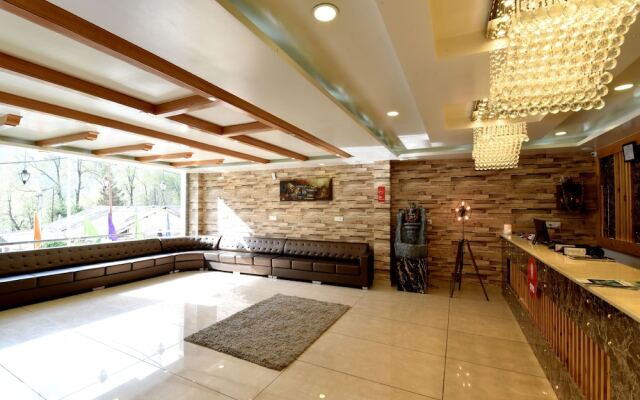 OYO 13091 Manali Grand