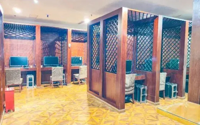 Dali Harbour Hot Spring Hotel (Dali High-speed Railway Station)