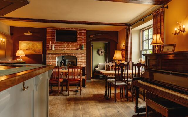 Wheatacre White Lion