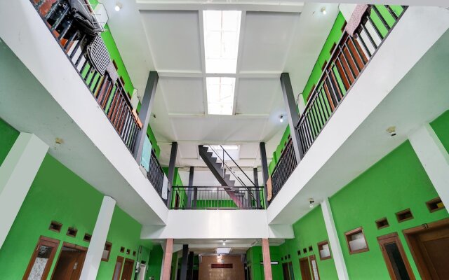 SPOT ON 91775 Pondok 14 Syariah