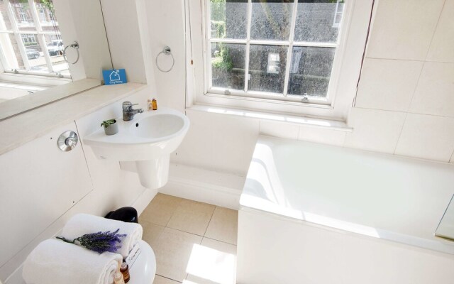 The Wonderful Chelsea Manor Street Apartment - CHK