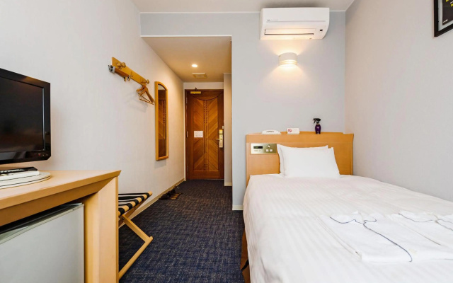 HOTEL AZAT Naha – Guest Rooms – Naha