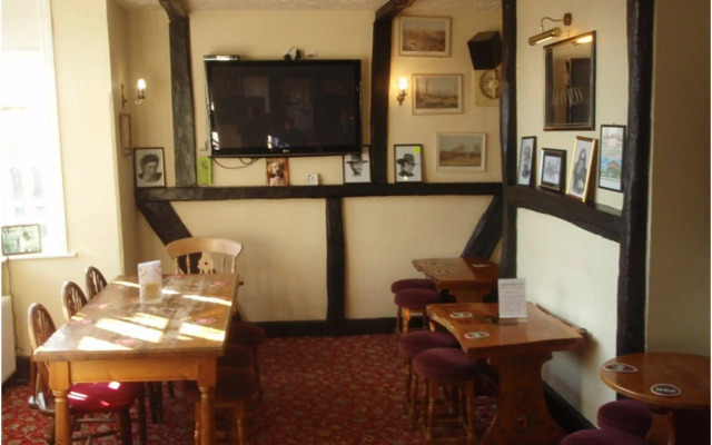 The Mucky Duck Inn