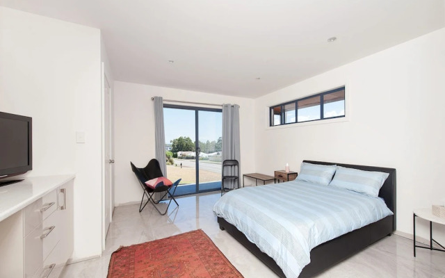 Emerald Studio Room 1 Seagrass Circuit