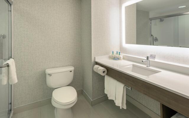 Holiday Inn Express & Suites North Bay by IHG