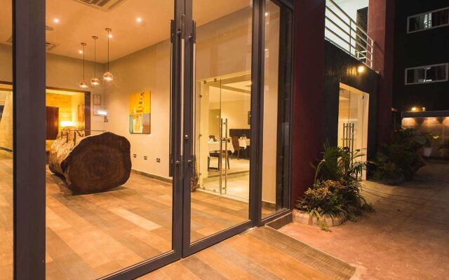 Earl Heights Suites Hotel