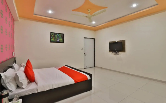 Maahi Palace By OYO Rooms