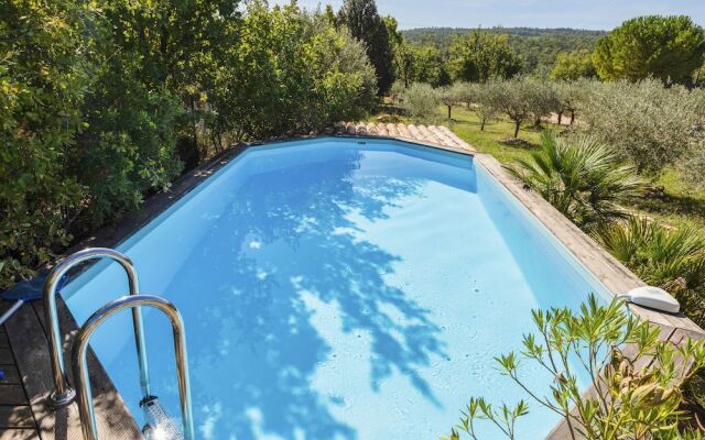 Detached house with private pool, 4 km from the medieval town of Brignoles