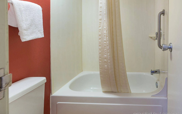 Red Roof Inn Detroit - Farmington Hills