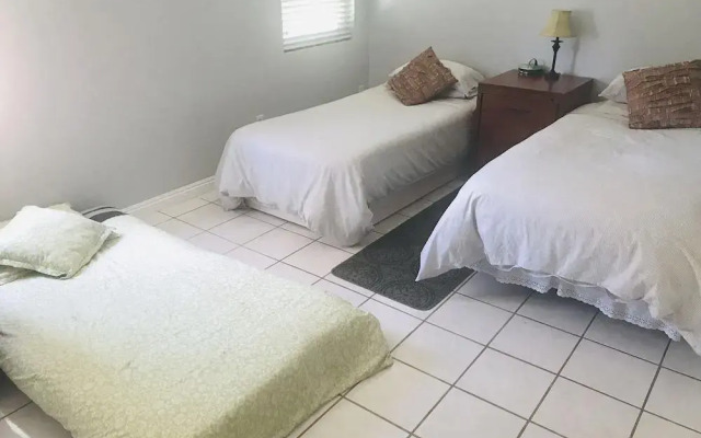 Entire 3 Bedrooms Guest House Close Beach Downtown