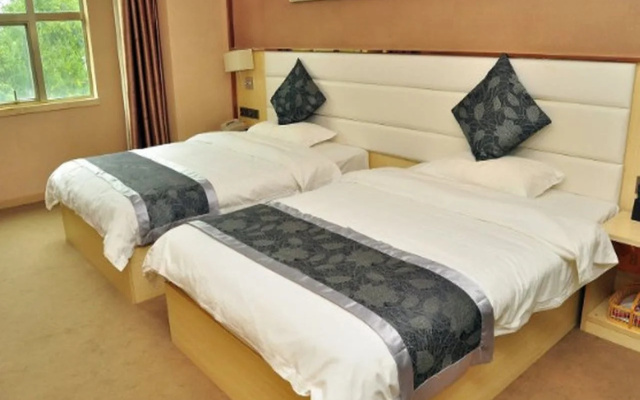 Super 8 Hotel Guangzhou Baiyun Avenue North Metro Station