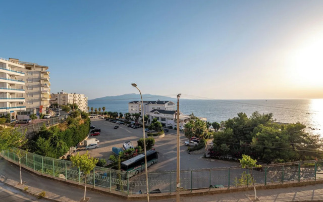 Golden Villa - Sea View Apartments