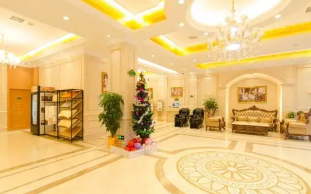 Vienna Hotel (Chibi Gaotiezhan)