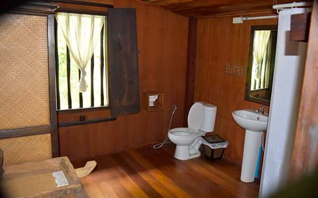 Baan Tung Boon Lom
