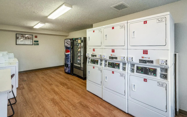 HomeTowne Studios by Red Roof Spokane - Valley