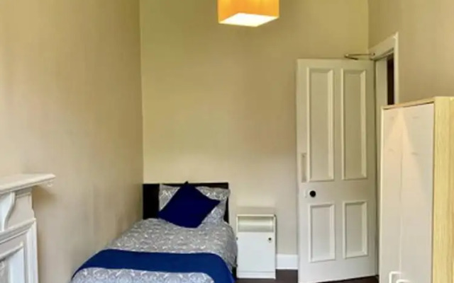 Large 5 Bedroom Flat in Marchmont, Edinburgh