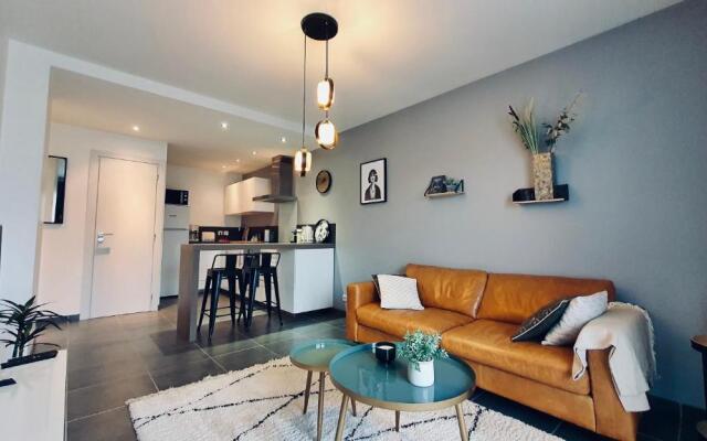 Le Continental Beau T2 plein centre + parking