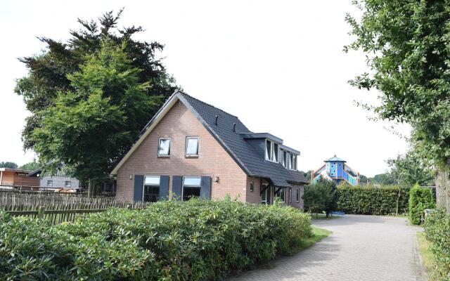 Spacious Farmhouse with Barbecue near Veluwe