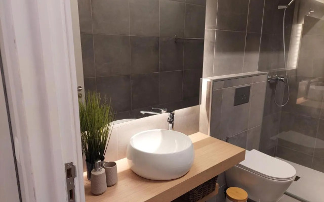 Charming Central Studio with AC
