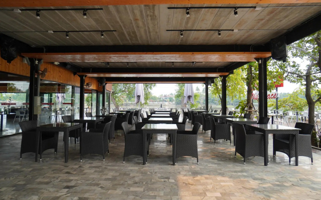 The Grace Amphawa Resort