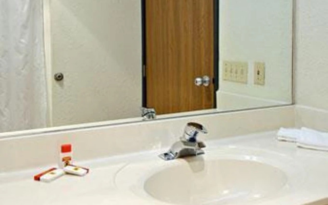 Super 8 Motel - Petoskey