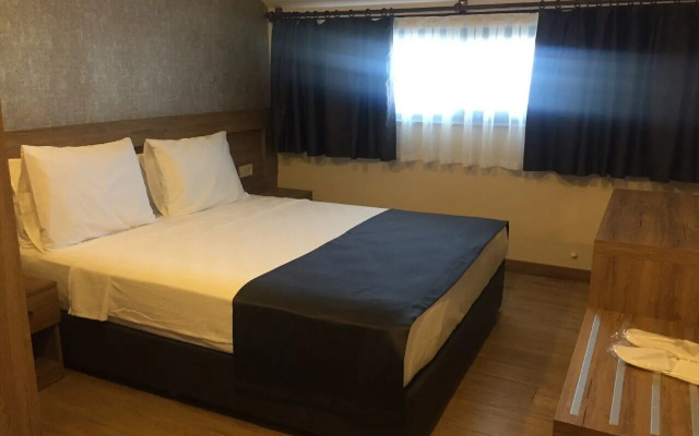 Golden World Suite Hotel
