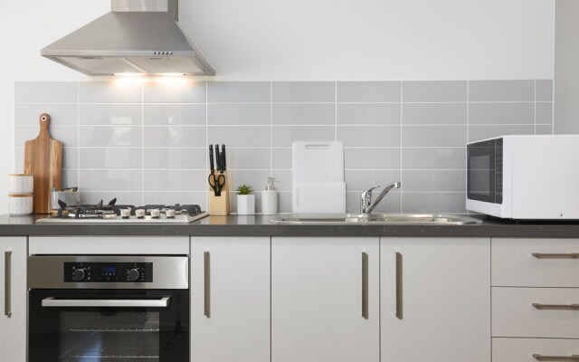 Sleek and Spacious Flat