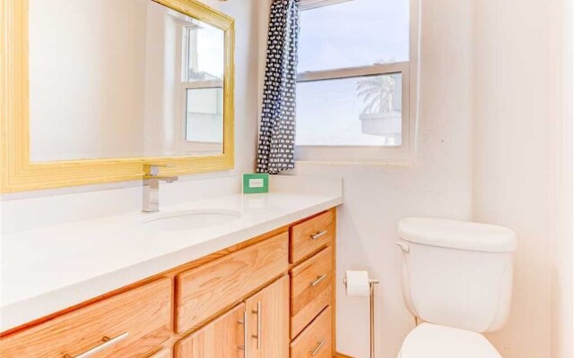 Sunshine House - Three Bedroom Home