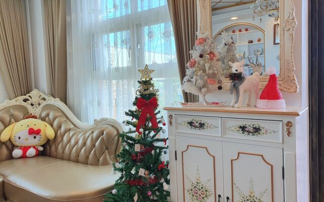 Honeysuckle Family Castle