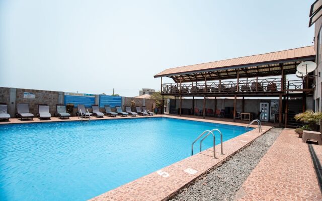 Plus 33 Hotel