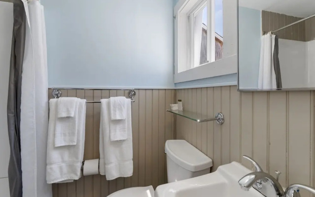 The Beaches Motel and Cottages