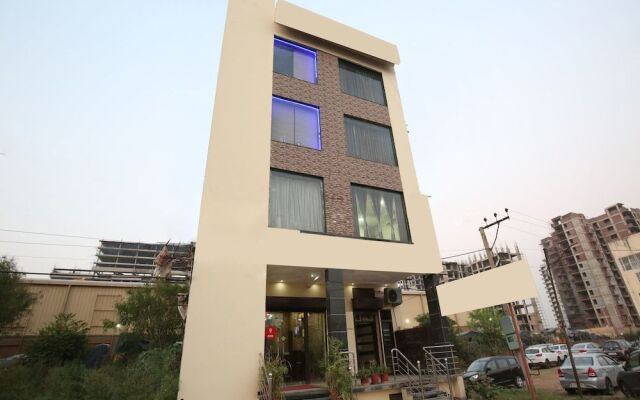 OYO 9956 Hotel Pelican Inn