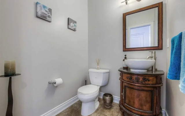 Luxury Retreat Modern Spacious 4 Bedroom Home
