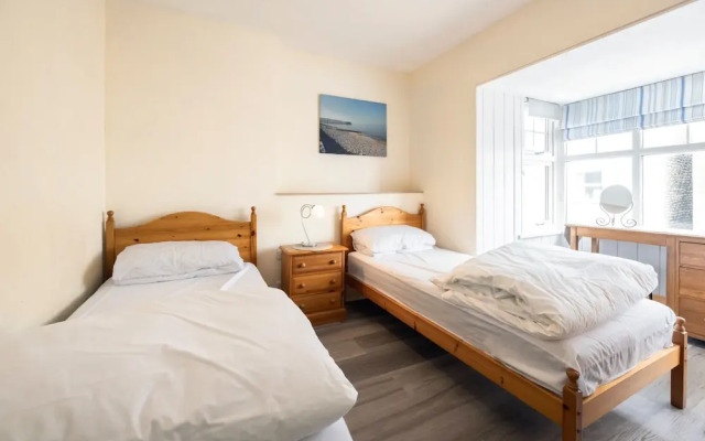 Beach Side House in Beautiful Borth