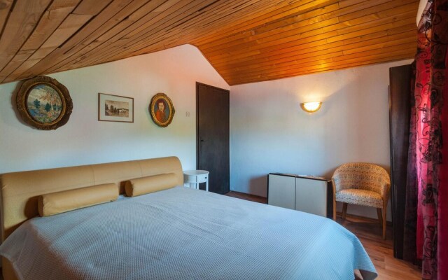 Awesome Home in Splitska With Wifi and 3 Bedrooms