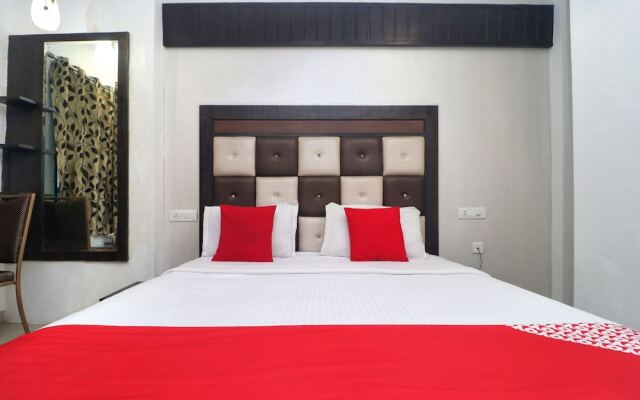 OYO 19392 Hotel Lexis