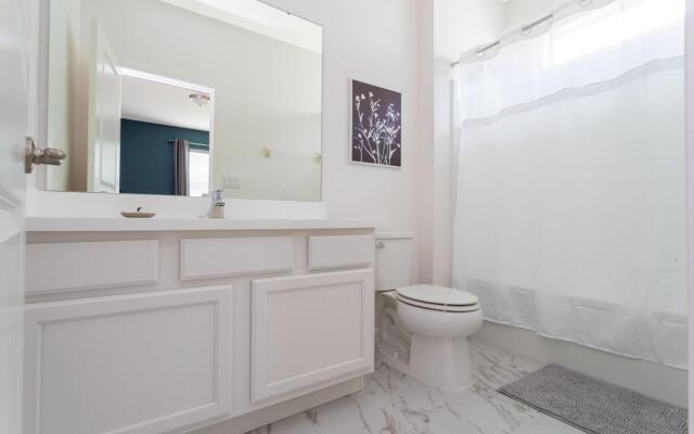 Large Themed Bedroom Home Near Disney