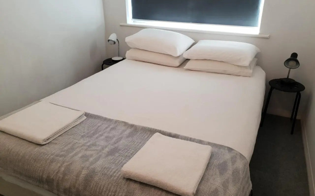 Apartment 201 - Fremantle studio apartment with ocean and harbour views