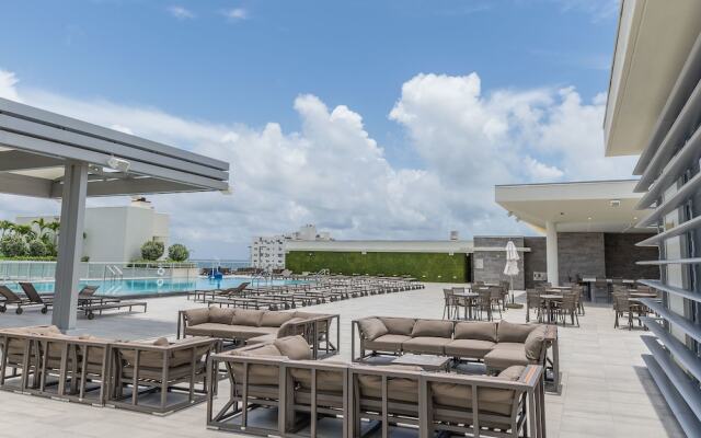CH Deluxe Apartments  by MDR