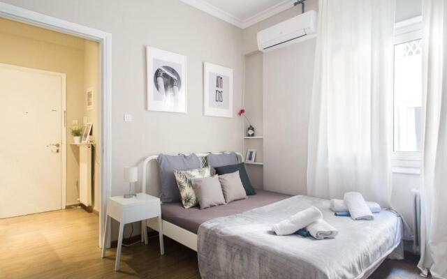 Your stay next to Acropolis!