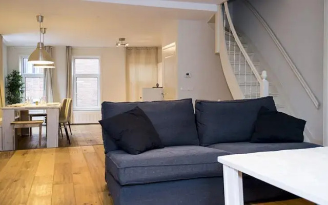 Lobby Apartment