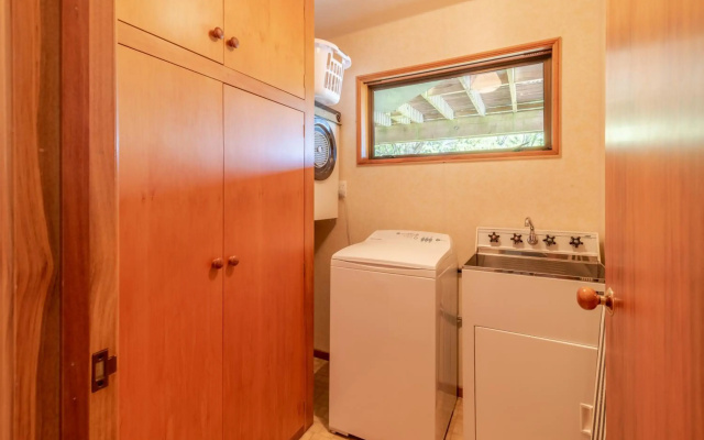 The Tree House - Akaroa Holiday Home