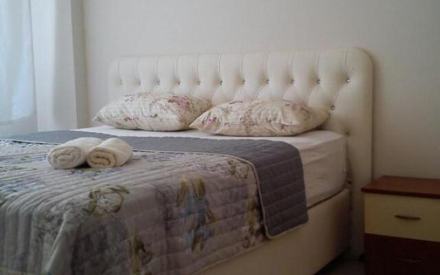 C.C Home Sui̇t Apart