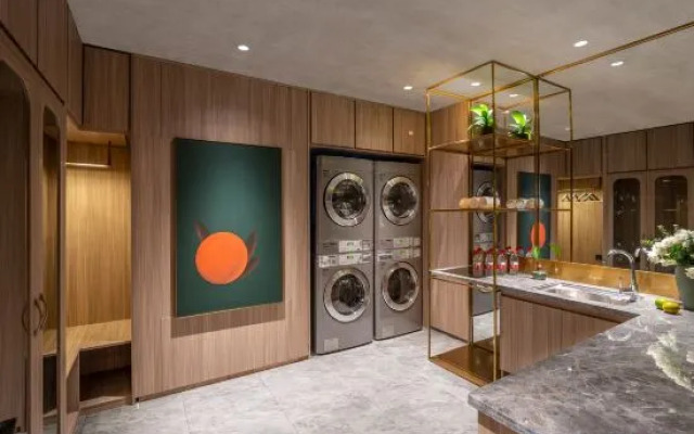 Orange Hotel